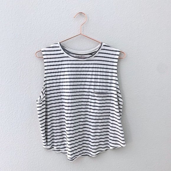 GapFit Tops - GapFit Breathe Crop Pocket Muscle Tank White Grey Stripe Size Medium